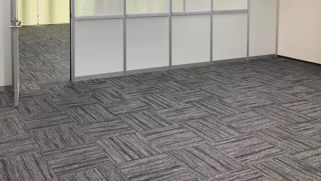 オフィス内装工事｜床材タイルカーペットの特徴やメリットなどを解説