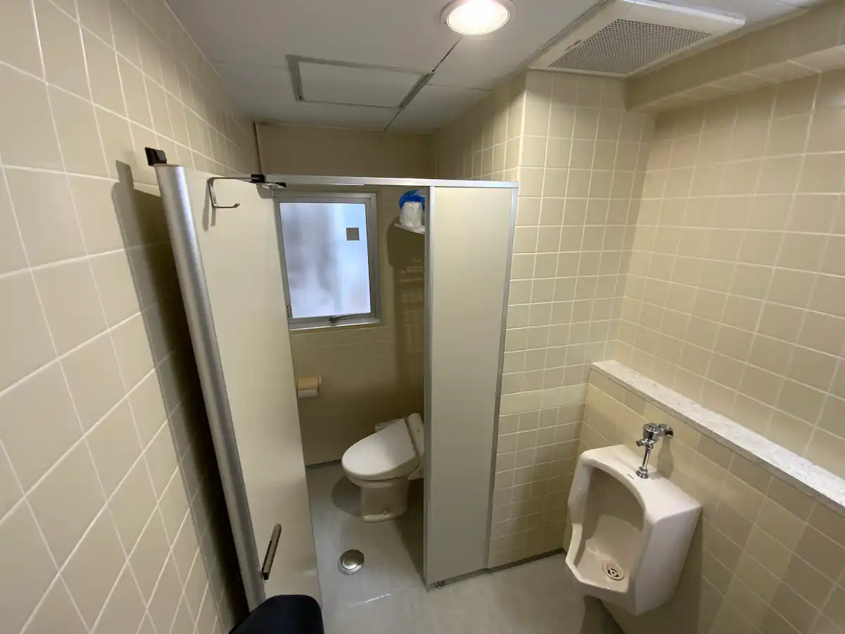 現状写真 トイレ改装工事 施工前 法人専門内装プロ